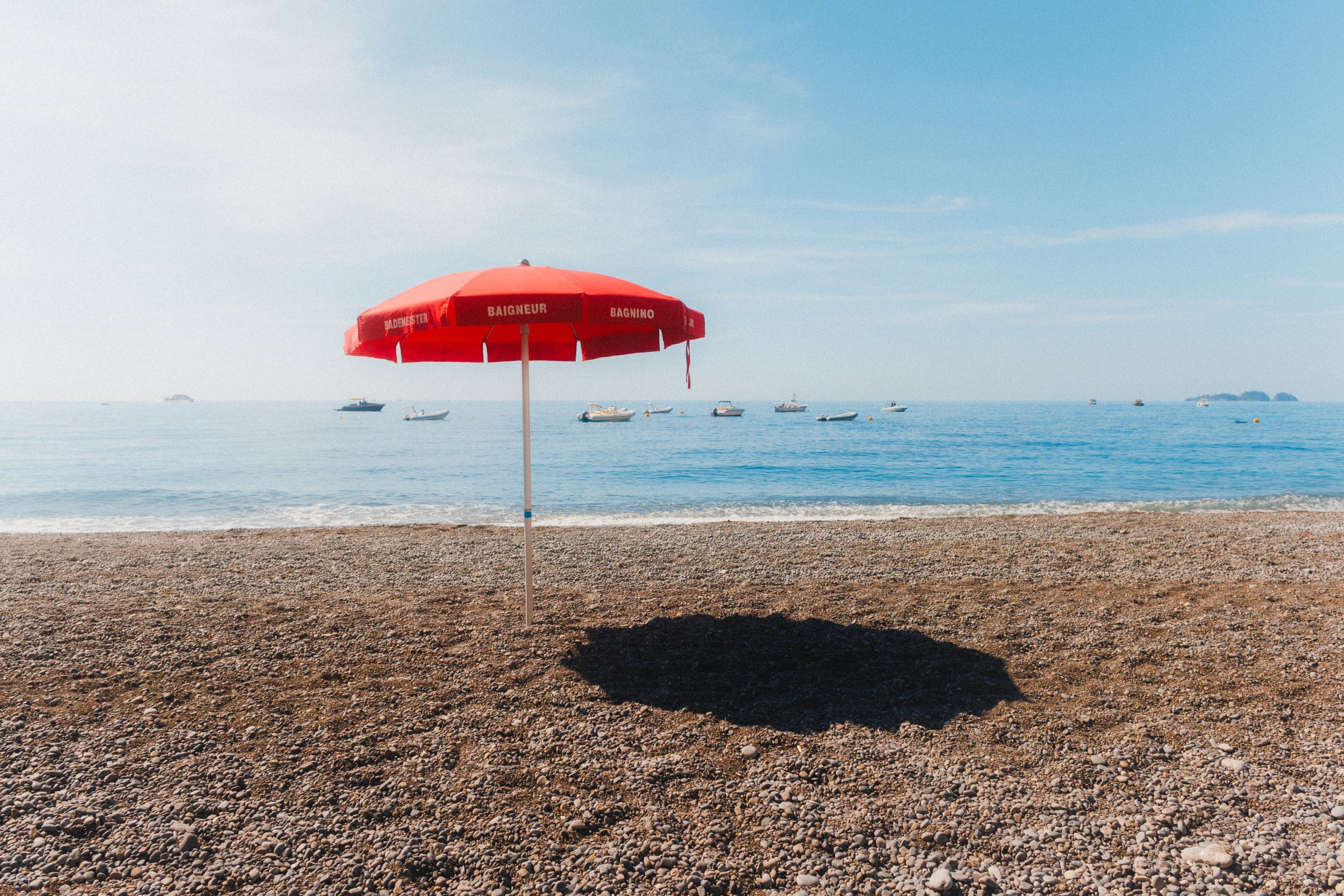 将叠加层素材（比如光效、纹理、漏光、颗粒等）导入Photoshop，并设置为可以随时调用的资源。